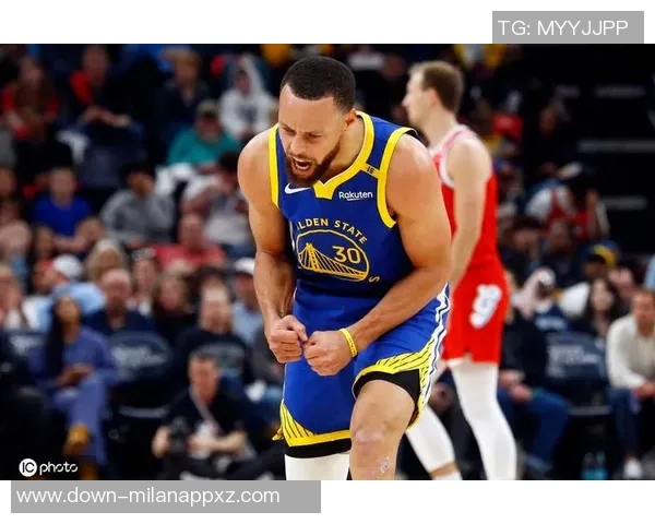 历史单场40三分10纪录库里领衔克莱紧随其后展现神射手风采